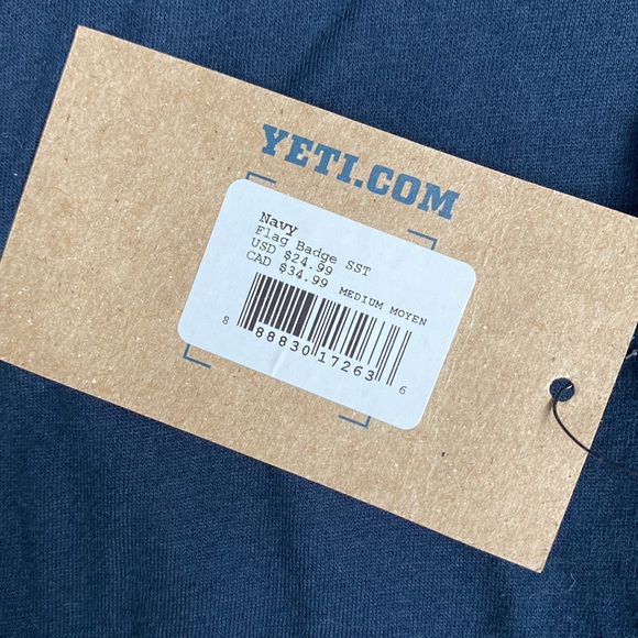 NWT YETI Flag Badge Shirt Sleeve Cotton T-Shirt in Navy - Picture 5 of 5